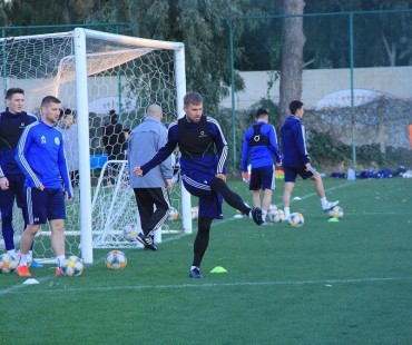 Okjetpes FK team training.
